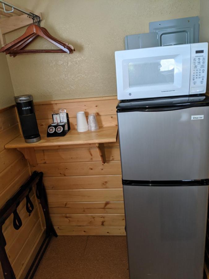 9 Bar W Cabins ウェスト・イエローストーン エクステリア 写真