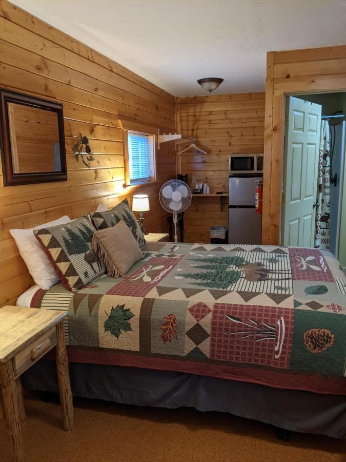 9 Bar W Cabins ウェスト・イエローストーン エクステリア 写真