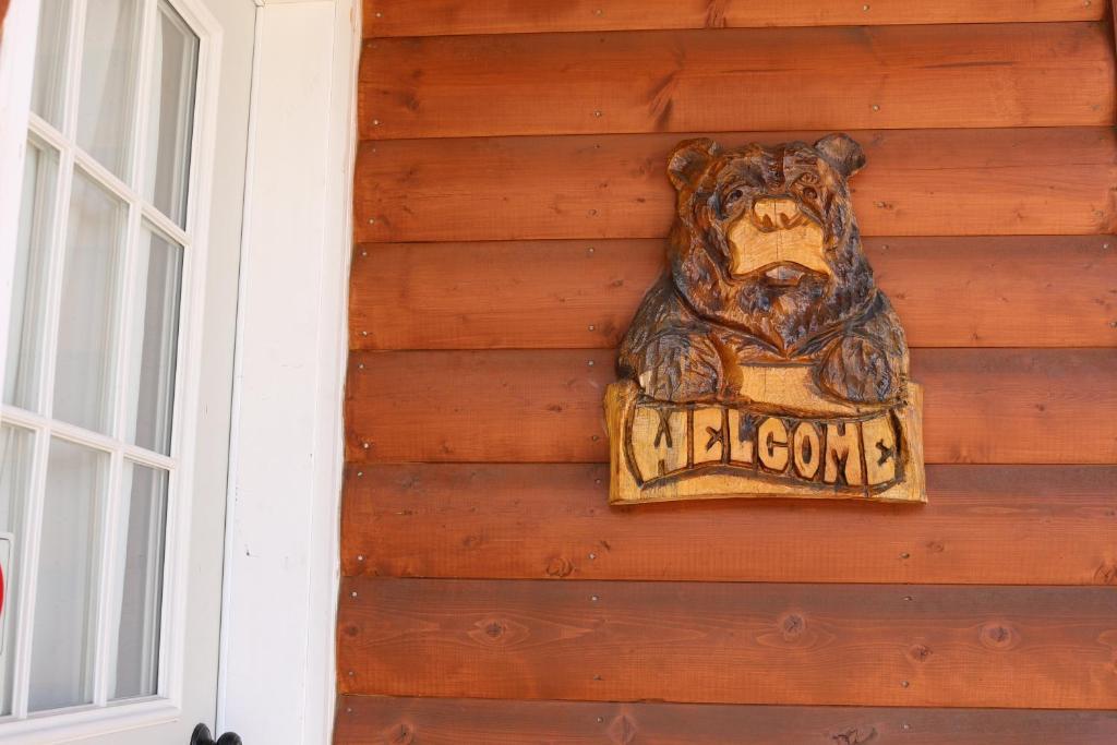 9 Bar W Cabins ウェスト・イエローストーン エクステリア 写真