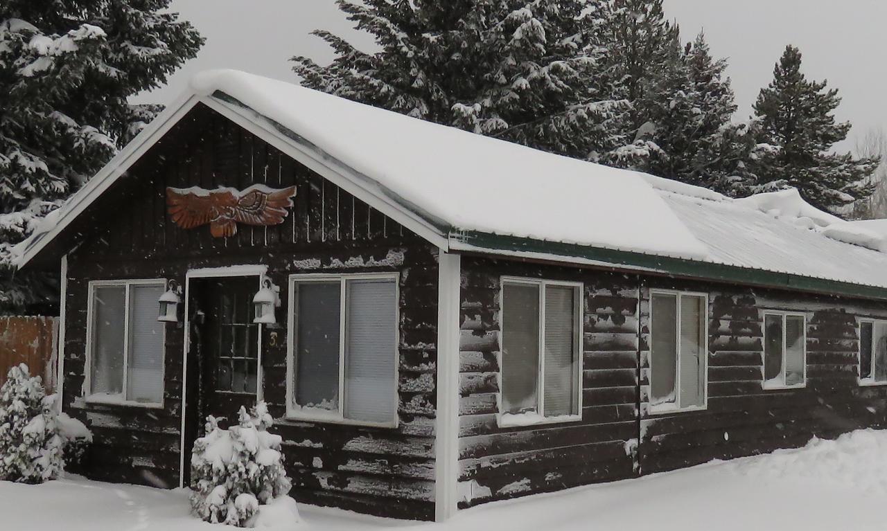 9 Bar W Cabins ウェスト・イエローストーン エクステリア 写真